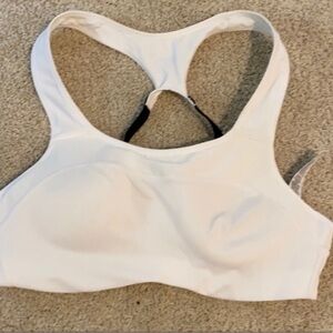 Nike White Sports Bra with Breathable Fabric and Supportive Fit